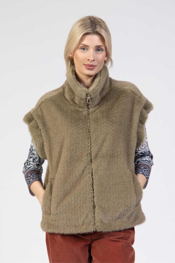 Jessica Graaf - Faux fur gilet