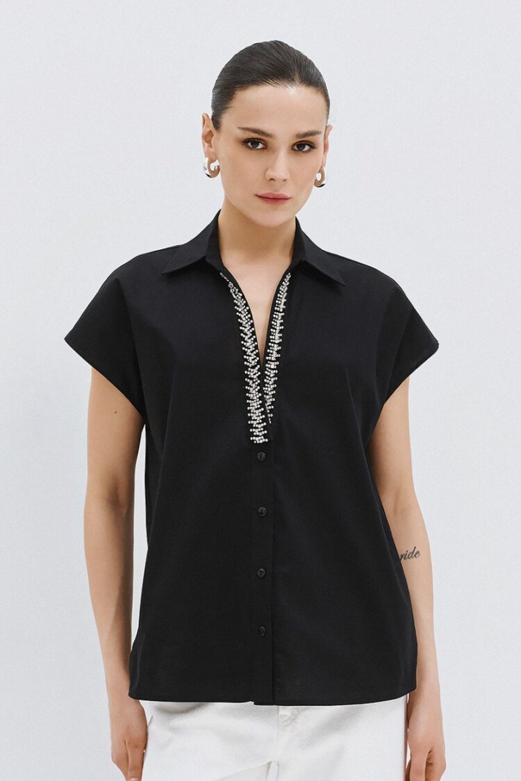 Access - Shirt with V-neckline and bead embroidery | Black