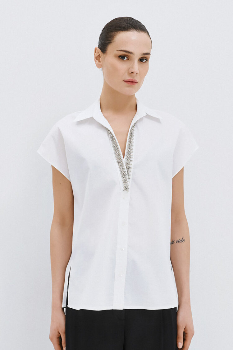 Access - Shirt with V-neckline and bead embroidery | White