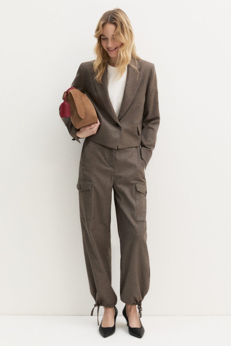 EMME | Mandare Carrot-Fit Cargo Trousers | Beige